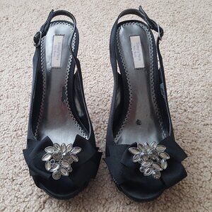 Vera Wang Simply Vera Peep-Toe Platform High Heels Slingback Black Satin *AS IS*
